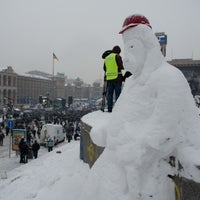 12/15/2013 tarihinde sherhanziyaretçi tarafından Євромайдан'de çekilen fotoğraf