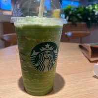 Photo taken at Starbucks by H 🫧🎼 on 6/16/2022