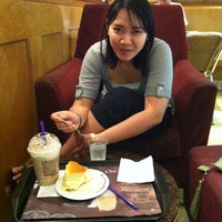 Photo taken at The Coffee Bean &amp;amp; Tea Leaf by Tini F. on 2/24/2011