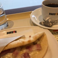 Photo taken at Doutor Coffee Shop by Makiko O. on 4/7/2018