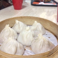 Photo taken at 上海人家 Shanghai Family Dumpling by Sarit on 8/26/2013
