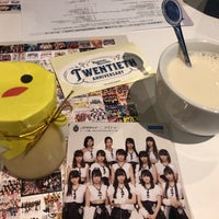 Photo taken at 20年目のモーニングコーヒー～モーニング娘。20th ANNIVERSARY CAFE～ by みほりん ☻. on 12/2/2017