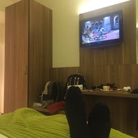 Photo taken at Holiday Inn Brussels Schuman by Sergej on 11/26/2016