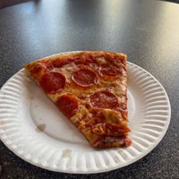 1/28/2023 tarihinde Danny O.ziyaretçi tarafından Ray&amp;#39;s Pizza'de çekilen fotoğraf