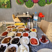 Das Foto wurde bei Miks Lounge Cafe von Kapalı am 10/15/2021 aufgenommen