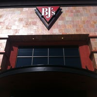 Photo taken at BJ&amp;#39;s Restaurant &amp;amp; Brewhouse by Brooke Y. on 12/2/2012