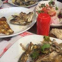 Foto scattata a Ayabakan Balık ve Pişirme Evi da Cihangir Y. il 1/7/2016