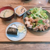 Photo taken at Kamome かもめ食堂 by HIROSHIT on 8/22/2019