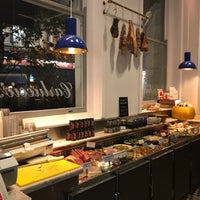 Photo taken at Carluccio&amp;#39;s by Paulo A. on 9/30/2017