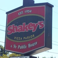 Photo taken at Shakey&amp;#39;s Pizza Parlor by dave t. on 7/24/2015
