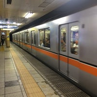 Photo taken at 青山一丁目駅 1-2番線ホーム by J on 8/21/2016