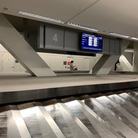 Photo taken at Baggage Claim 1-6 by Hin T. on 4/18/2019