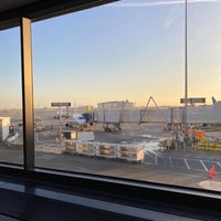 Photo taken at United Airlines Premier Access Counter by Hin T. on 2/27/2020