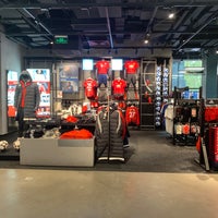 Photo taken at Adidas Brand Centre by Hin T. on 12/23/2018