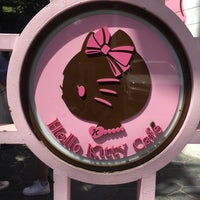 Photo taken at Hello Kitty Cafe by Hamadi Ã. on 5/7/2017