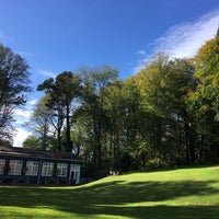 Foto tomada en Coed-Y-Mwstwr Hotel  por Jinyu Z. el 10/5/2017