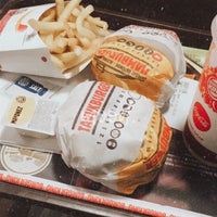 Photo taken at Burger King by 🔱 BİR GEZGİN  🔱 on 1/11/2020