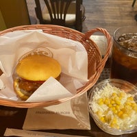 Photo taken at Freshness Burger by sorakunaoaka on 9/28/2023