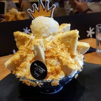 Photo taken at Hanbing Korean Dessert Cafe by Steven C. on 7/30/2019