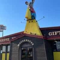 Foto tirada no(a) Mousehouse Cheesehaus por Trista R. em 4/14/2024