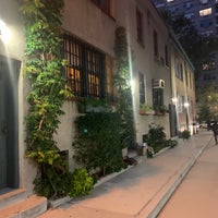 Photo taken at Washington Mews by Lily Annabelle C. on 10/5/2019