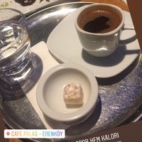 รูปภาพถ่ายที่ Cafe Palas โดย Aynur Ç. เมื่อ 10/13/2019