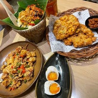 Photo taken at REMBOELAN Indonesian Soulfood by FY on 10/3/2021