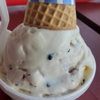 Photo taken at Rota Spring Ice Cream by José A. L. on 8/14/2021