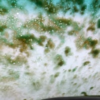 Foto tomada en The Glo Car Wash  por Patches F. el 5/29/2016