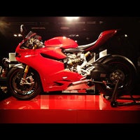 Foto scattata a Ducati Caffe da Yas ™. il 11/2/2012