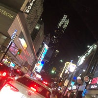 4/9/2023에 Elena K.님이 Yonge-Dundas Square에서 찍은 사진