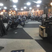 3/3/2016 tarihinde Chelsea M.ziyaretçi tarafından IndyWest Harley-Davidson'de çekilen fotoğraf