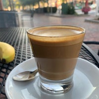 Foto tomada en Peet&amp;#39;s Coffee &amp;amp; Tea  por paddy M. el 9/21/2019