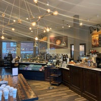 Снимок сделан в Peet&amp;#39;s Coffee &amp;amp; Tea пользователем paddy M. 9/20/2020