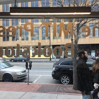 1/29/2017 tarihinde paddy M.ziyaretçi tarafından MIT Press Bookstore'de çekilen fotoğraf