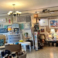 Photo taken at Bella&amp;#39;s House Furniture Consignment by Crillmatic on 8/9/2022