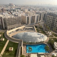 Foto tirada no(a) DoubleTree by Hilton Sharjah Waterfront Hotel &amp;amp; Residences por Dr mahdi p. em 4/5/2023
