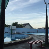 Review Swimming Pool Central Sukajadi