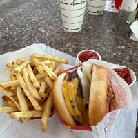 Photo taken at In-N-Out Burger by Garz on 6/24/2023