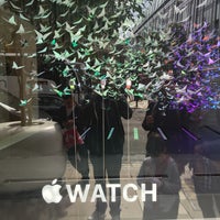 Photo taken at Apple Selfridges by Michele A. on 5/17/2015