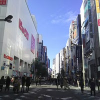 Photo taken at 新宿駅前 歩行者天国 by akemi.t on 11/12/2017