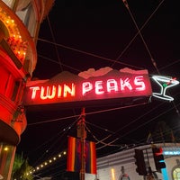 Foto scattata a Twin Peaks Tavern da Dom K. il 11/25/2023