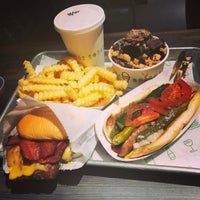 Photo taken at Shake Shack by Ken J. on 9/22/2017