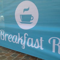 Foto scattata a The Breakfast Review coffee point da The Breakfast Review il 9/28/2012