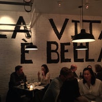 4/7/2016 tarihinde Brianna Y.ziyaretçi tarafından Pizzeria Sirenetta'de çekilen fotoğraf