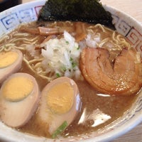 Photo taken at NAGAHAMAラーメン ろくまんぼー by Manabu S. on 11/3/2012