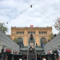 Photo taken at Hannover Hauptbahnhof by Christian S. on 4/8/2017