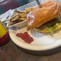 Photo taken at Toms Burgers &amp;amp; Grill by WwDww W. on 4/25/2023