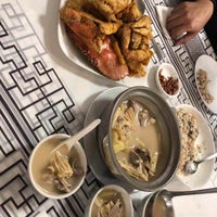 Photo taken at Zhong Shan Restaurant by HH T. on 9/18/2019