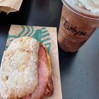 7/9/2022 tarihinde Evelyne F.ziyaretçi tarafından Starbucks'de çekilen fotoğraf